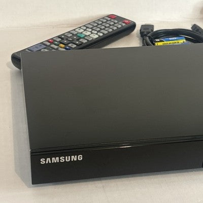 Samsung BD-C5500 BluRay DVD Player w/ Remote Control HDMI Cable Bundle TESTED