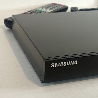 Samsung BD-C5500 BluRay DVD Player w/ Remote Control HDMI Cable Bundle TESTED