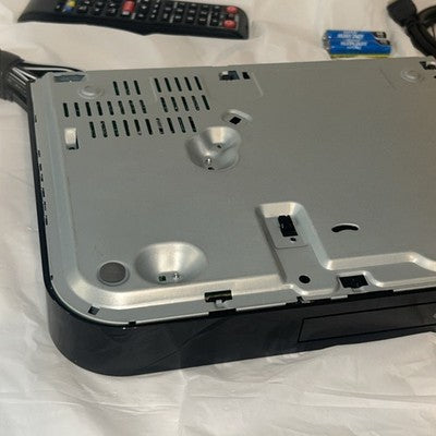 Samsung BD-E5400 Blu-Ray DVD Player WiFi Streaming w/Remote HDMI Cable TESTED